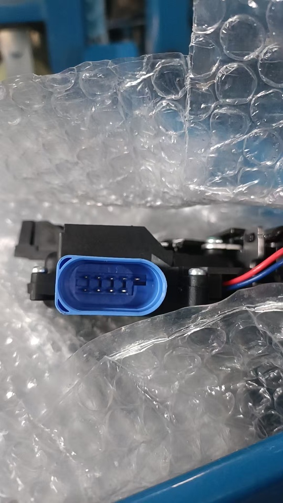 DOOR LOCK RHR VIKA VAG